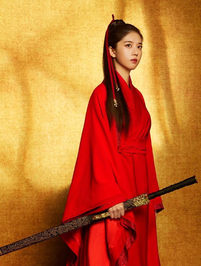 原创新版倩女幽魂播放量破亿女主头顶棒槌妆容太丑像女鬼