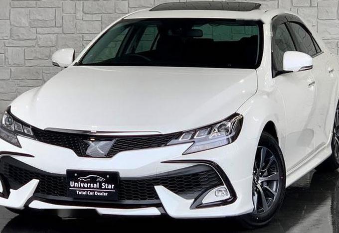 丰田新款锐志到店实拍运动外观升级led灯组