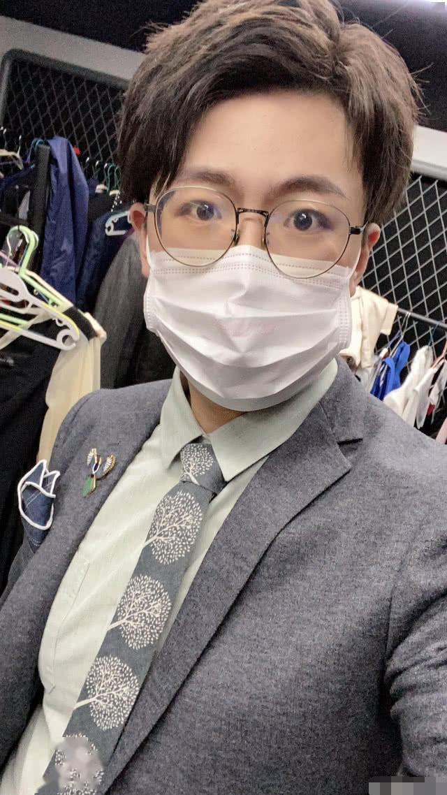 解说英凯真敢说:"4个fmvp英雄,一个比一个惨",不怕扣工资?