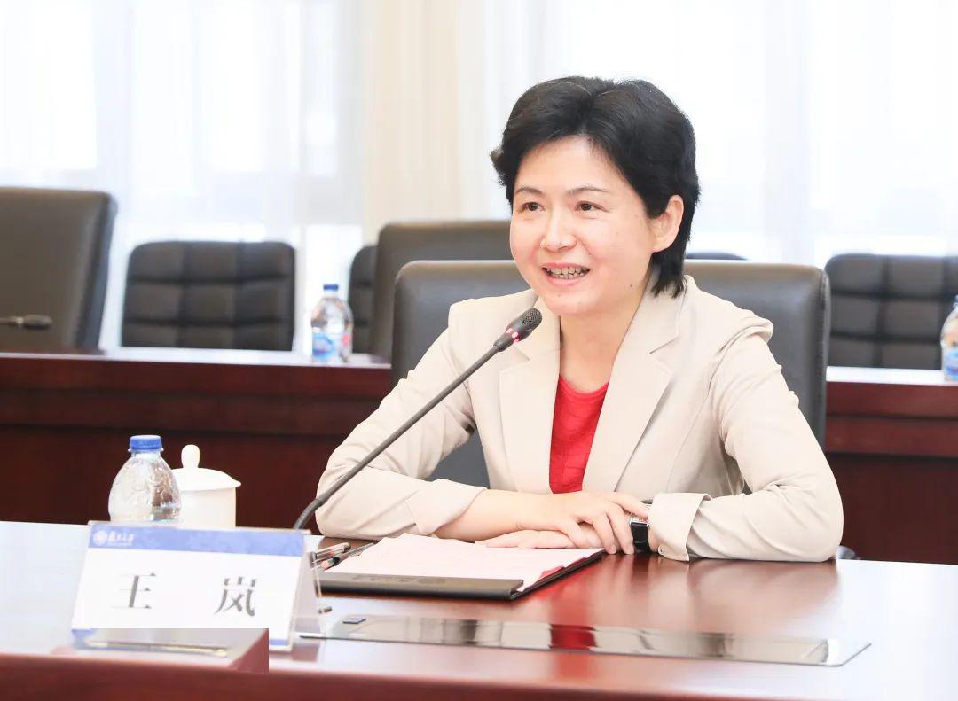 共建复旦中学打造特色名校复旦大学和长宁区今天签约