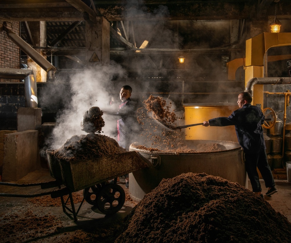 "集五粮精华" 夯实五粮液品质之基_酿酒