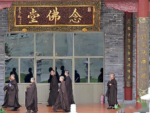 普寿寺信奉"以华严为宗,以戒律为师,以净土为归"的宗旨.