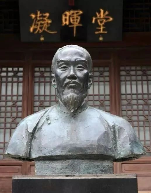 《康熙字典》的总阅官是张玉书(1642年—1711年),他是江苏丹徒(今江苏