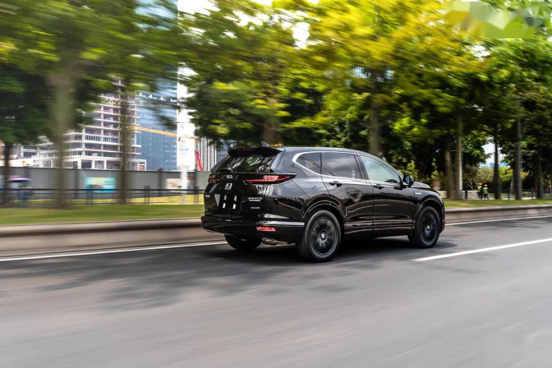 媒体声音丨试驾皓影幻夜系列自带改装风格的黑武士