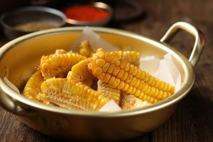 虾肉又大又紧实,酥脆到壳都不用扒, 一口一口停不下来! ●香炸玉米