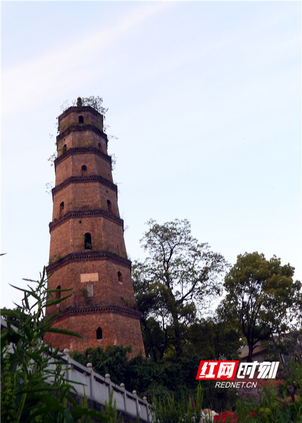 武冈古塔:绝似凌云一笔绘蓝天