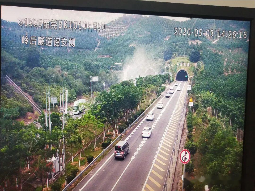 甬莞高速漳州往平和反向岭后隧道内(平和小溪路段)发生了多车追尾事故