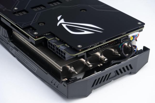 中高端价位又一力作,新版华硕猛禽rog rtx2060s-a8g为乃甜品之王