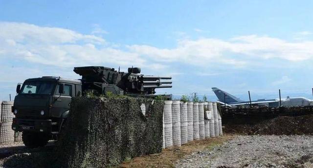 俄军戒备森严战机碉堡沙袋加固严谨实战作风值得中国军队学习