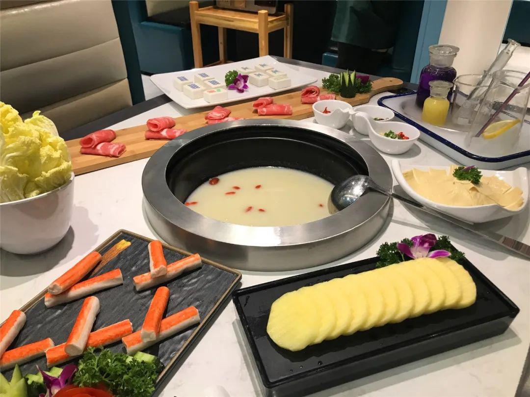 老城牛筋米捞火锅打卡必去店688元抢网红火锅一米肥牛蟹肉棒网红麻将