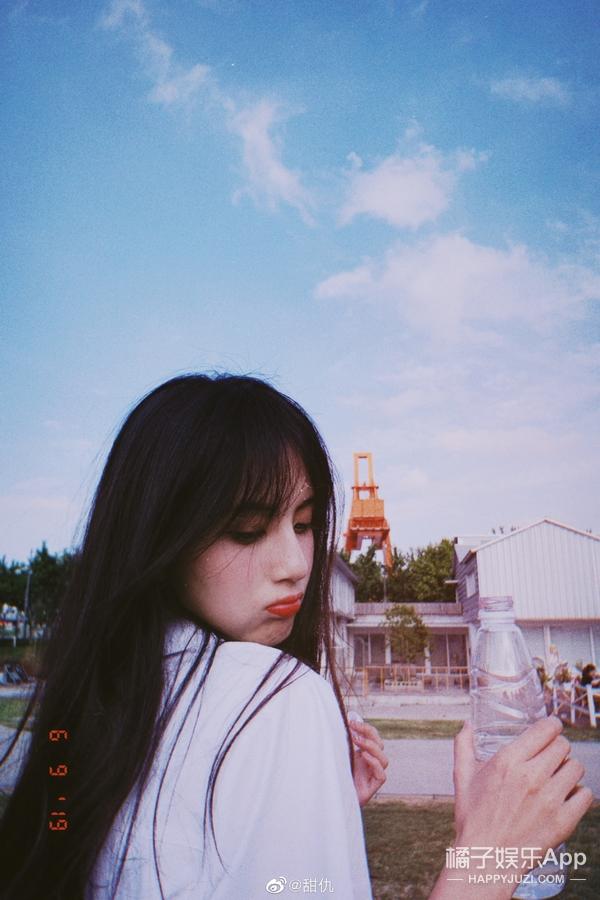 五官立体,很符合王思聪的一贯审美,正脸长这样▽疑似是网红甜仇(qiú)