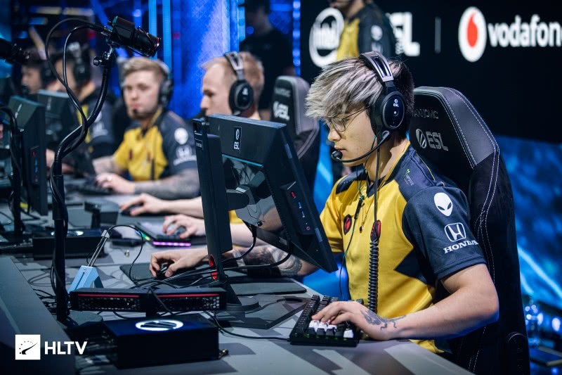 第二图:liquid 16-10 100 thieves(de_vertigo) 双方选手数据