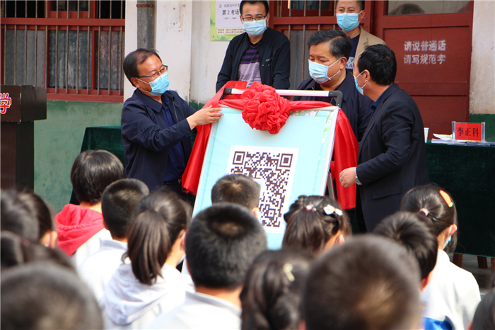 度,树立良好的形象,纸坊中学特申请认证了"凤翔县纸坊中学"微信公众号