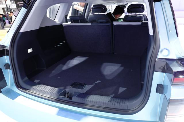 新宝骏rm-5后备箱空间此外,智能化是新宝骏rm-5一大亮点.