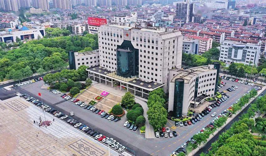 溧阳机关院落喜成市民"后花园"!_市政府大楼