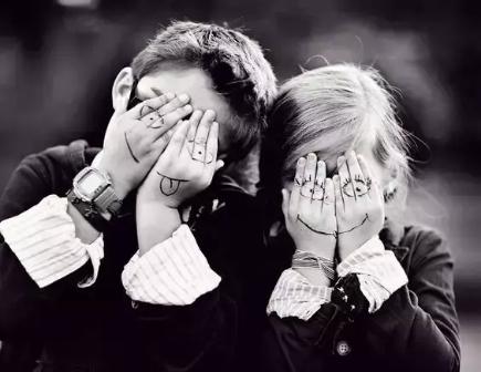 原创世界微笑日微笑给我们的除了微笑本身还有亲近感良药和鼓励