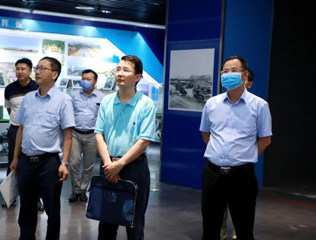 公司与广西科技大学签订校企合作协议_张正义