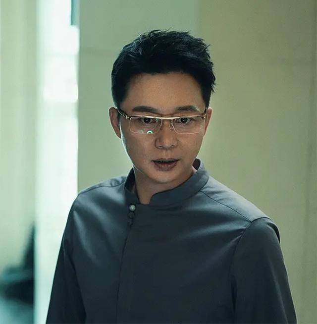 原创这对父子又把眼镜戴火了神仙爱豆的眼镜杀谁最撩你呢