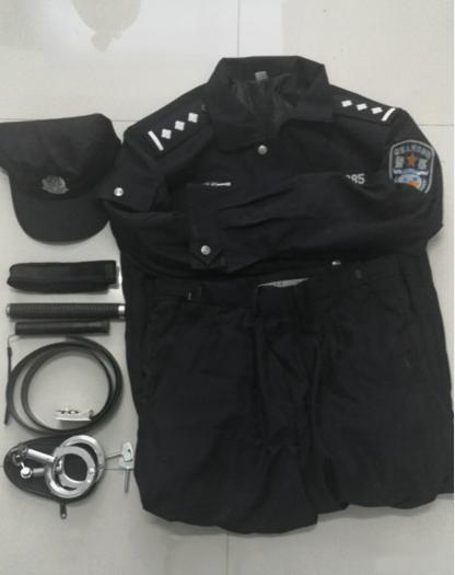 六安这位"假警察"竟在派出所门前闹事_警服