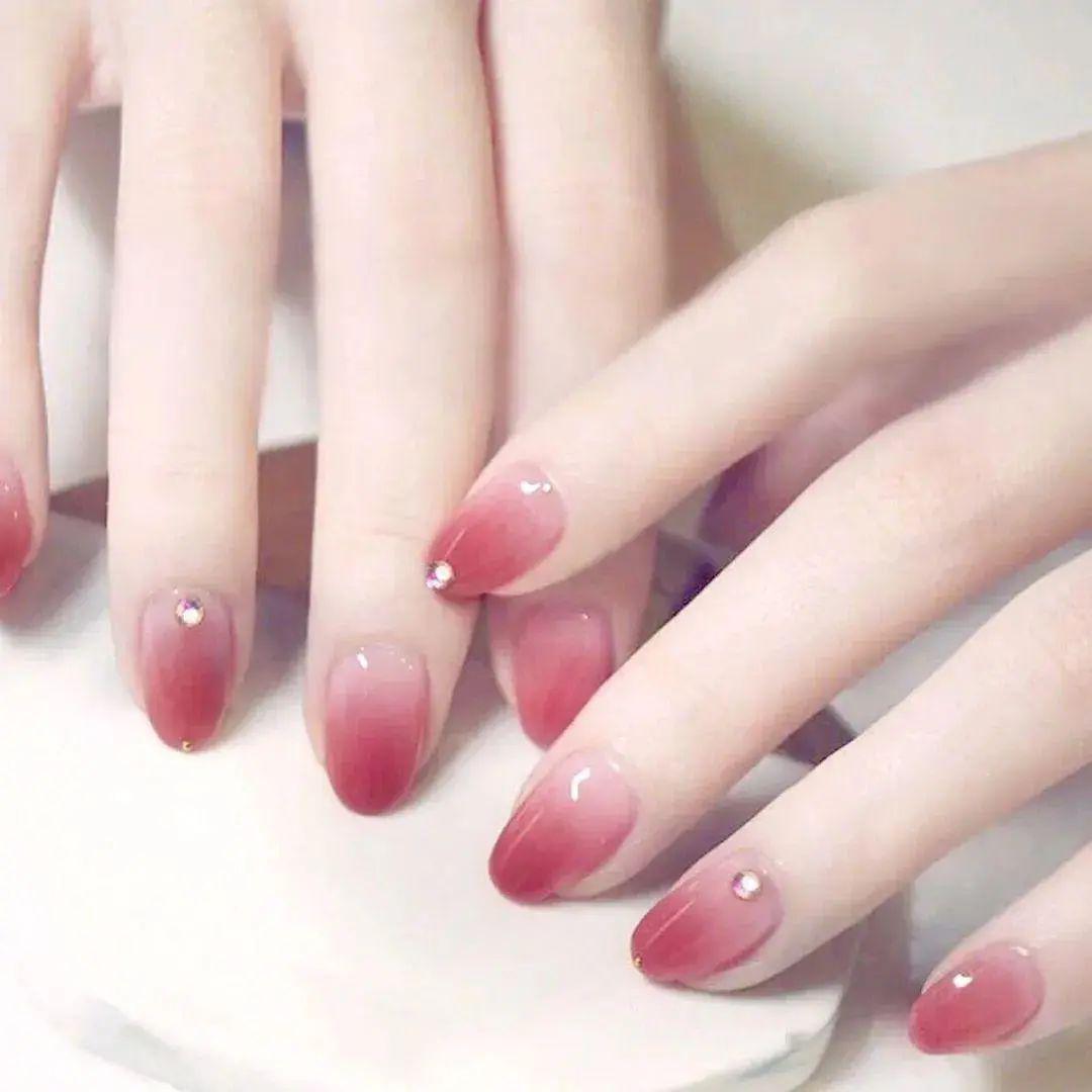 夏季做款超火的裸透色美甲简直美极了