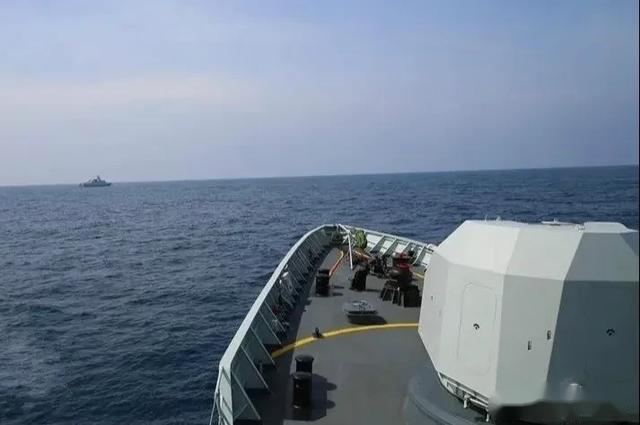 威武中国海军汉中舰南海实训画面公开