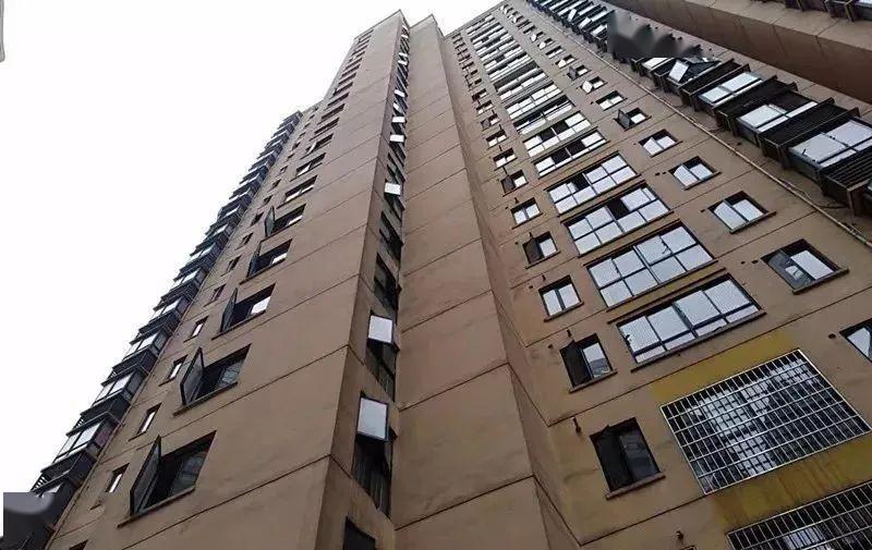 心碎!湖南3岁孩童独自在家玩耍,从17楼窗户坠落