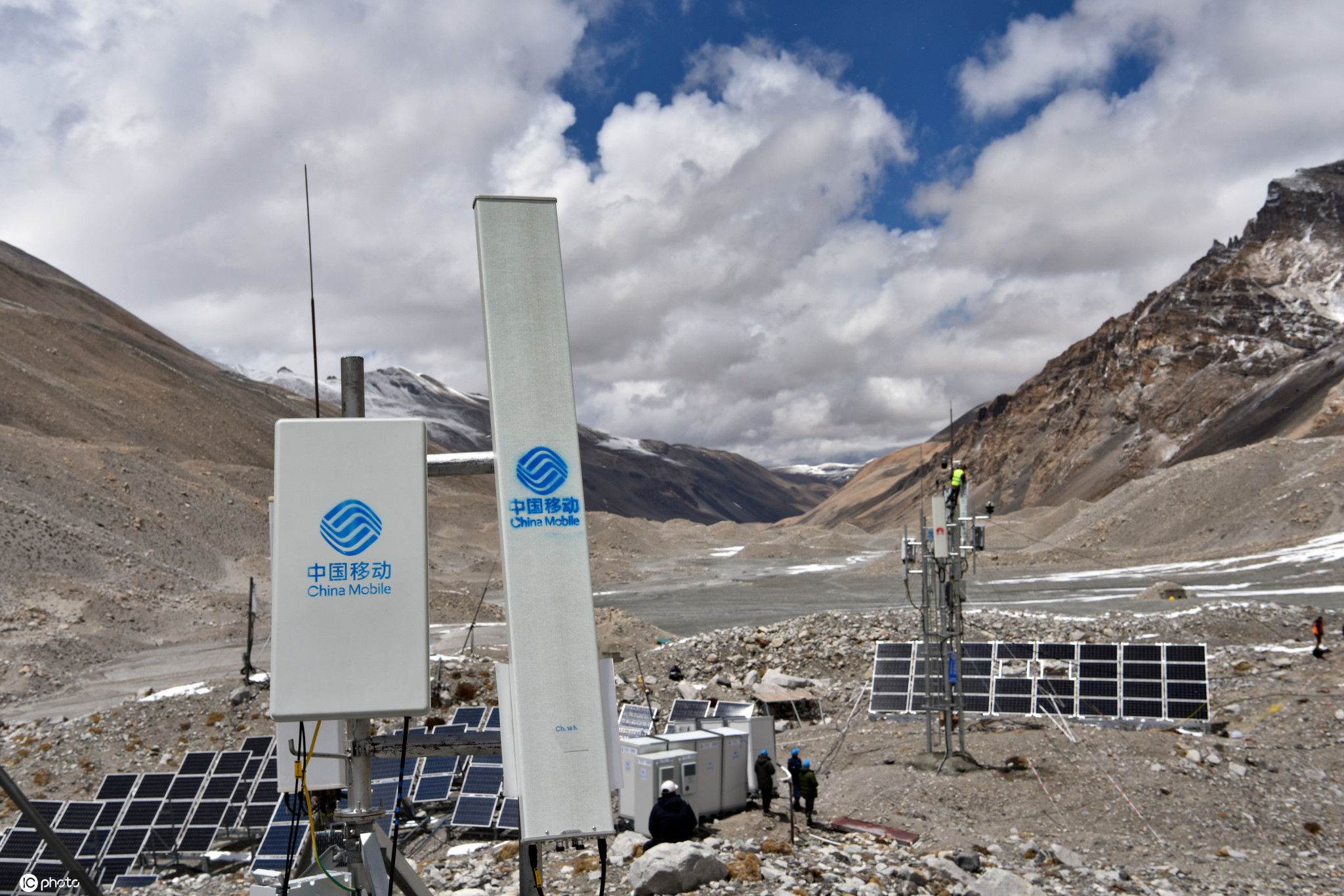 中国移动与华为设立在珠峰大本营之上海拔5300米的5g基站,5g信号首次