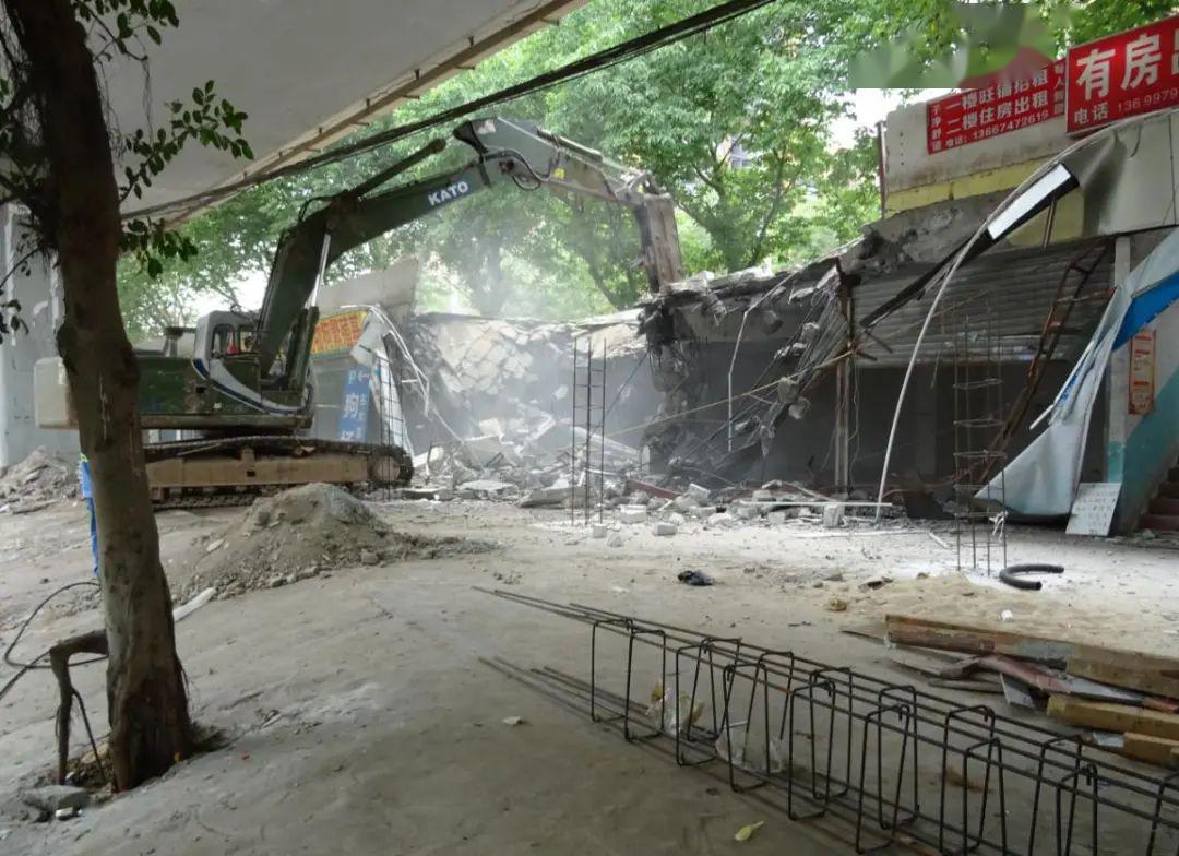 石围塘街拆除辖内珠江桥底违建近1000平方米!| 百日攻坚