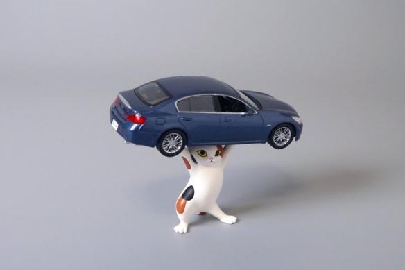 扭腰摆臀超可爱抬棺材版的猫咪公仔姿态魔性