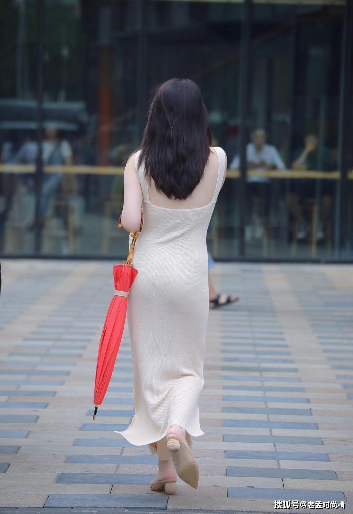 街拍有的人只需要出色的背影就足够了