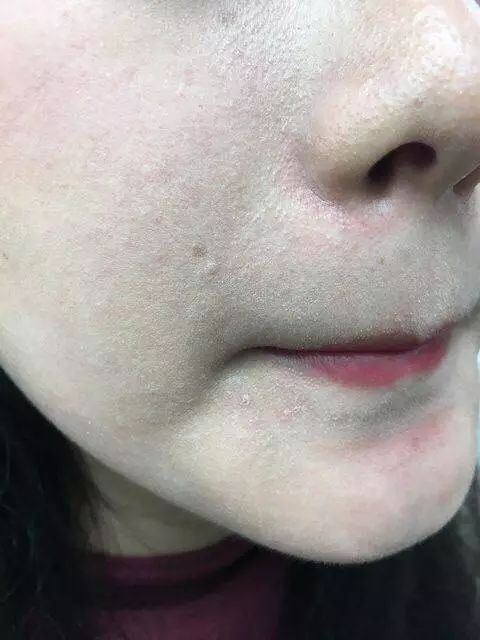 化妆两小时脱妆五分钟轻妆一夏这些夏妆打底小技巧一定要记住