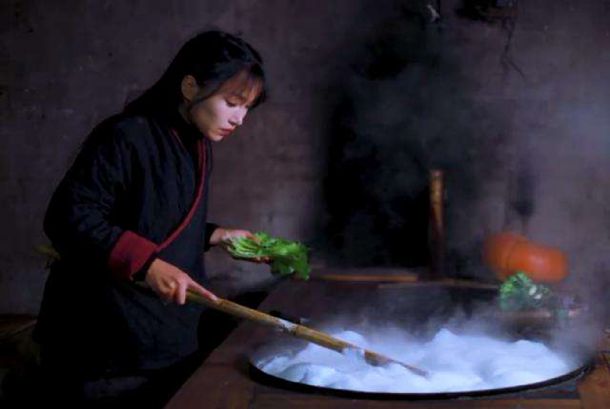 原创8岁男孩迷上李子柒视频层层剥茧后妈妈找到了孩子缺失的童真