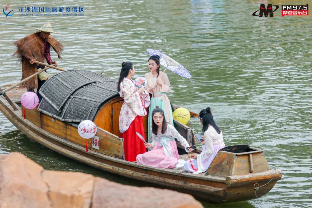 渔窑小镇的日与夜万人穿越感受国风魅力完美落幕