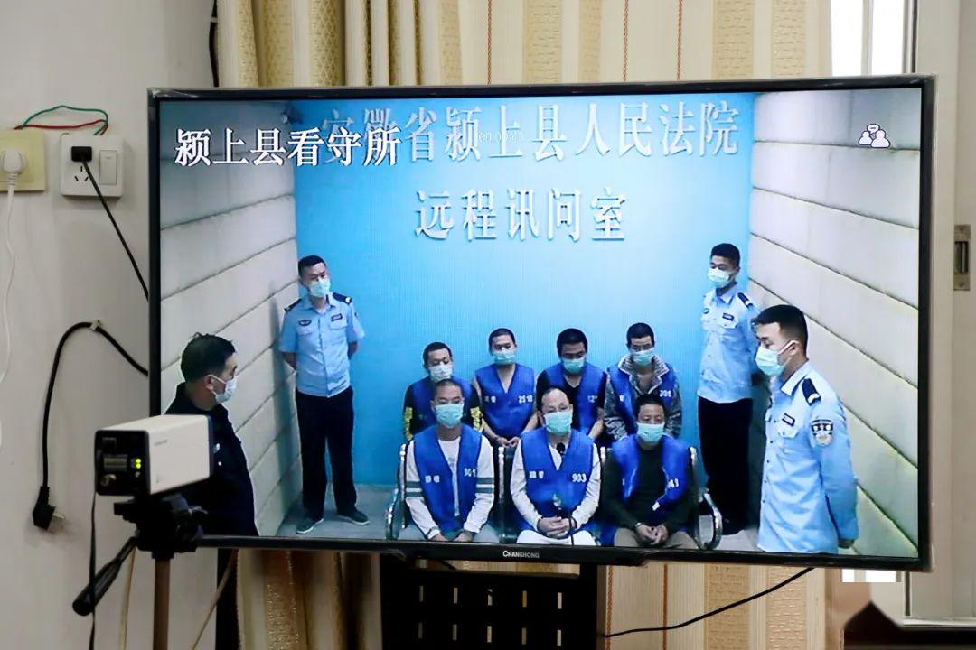 被告人陈巨兰,陈波等人以家族势力为依托,盘踞闫邢村多年,形成了以陈