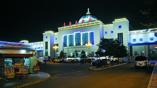内蒙古乌兰浩特市主要的两座火车站