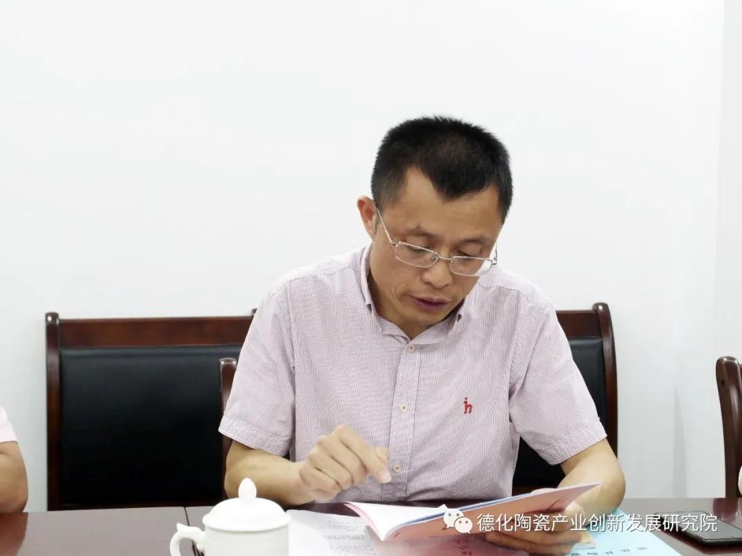 德化县委常委,组织部长黄晓东一行到陶瓷办视察指导