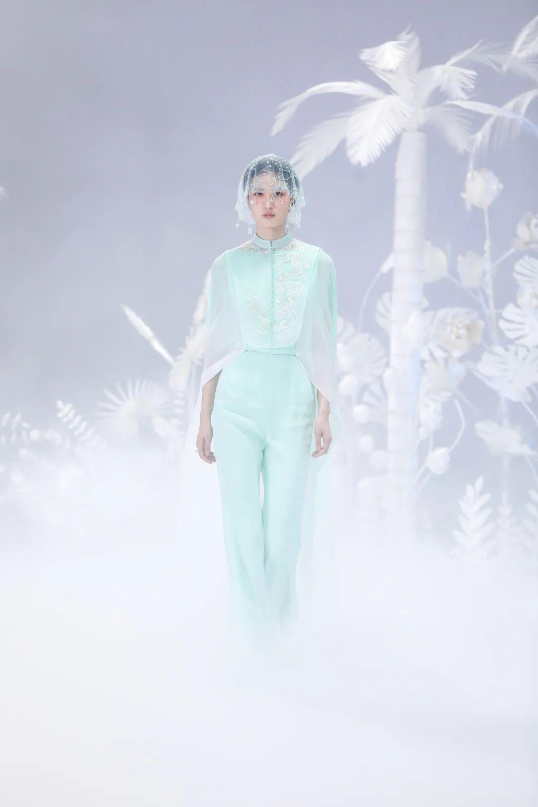 云雾拨开之时与你若水湖畔相见跟东方宾利仙女们走进盖娅传说2020秋冬