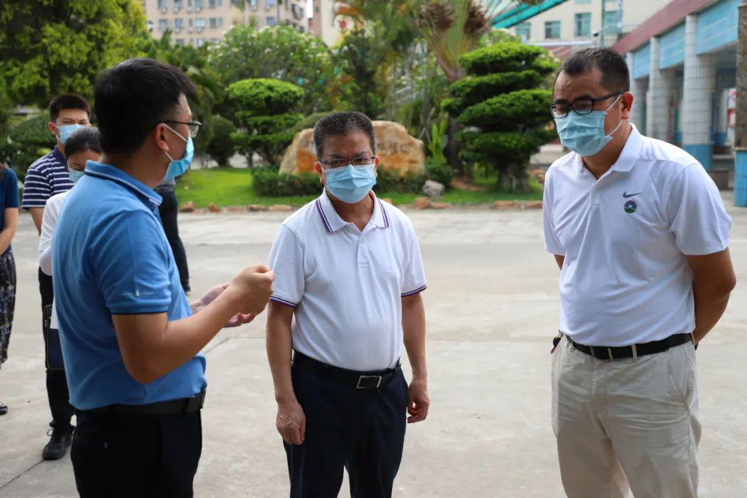 第二批学生下周一返校,王耀明镇长检查调研多间学校准备工作