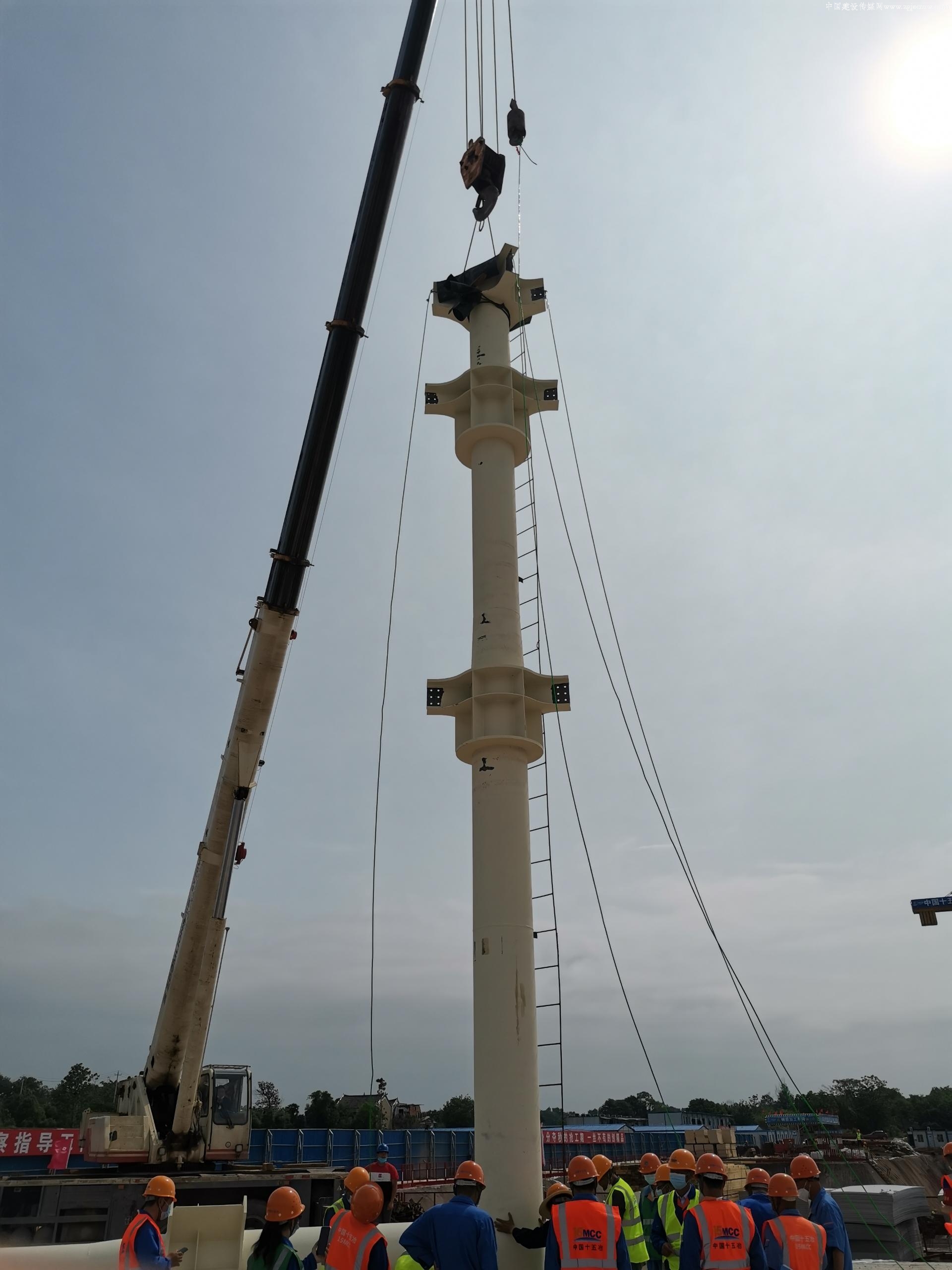 湖北省黃石市科技創新中心1號樓首根鋼柱吊裝成功