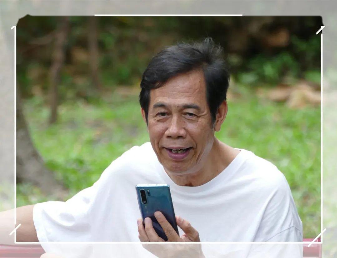 微风拂面我们一起走进广东两阳中学的校园灿烂的笑脸迎面而来身穿校服