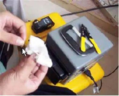 图文讲解光纤熔接全过程_步骤