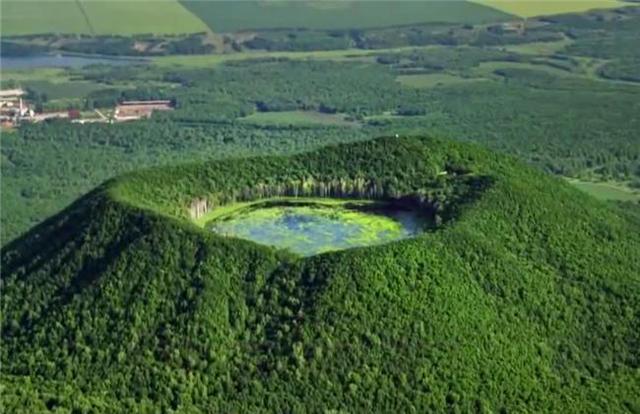 景中之旅:空中俯瞰五大连池火山群,换个视角感受壮美的火山景观-搜狐