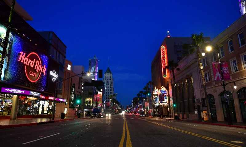 5月5日,美国洛杉矶好莱坞一条空旷的大街.新华社/法新