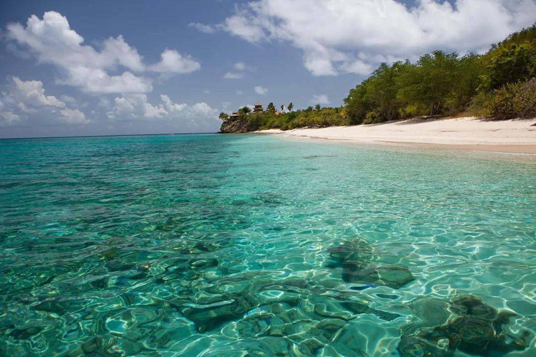 内克尔岛的旧主人从来没有去过这个小岛,所以贱价卖给了布兰森然而