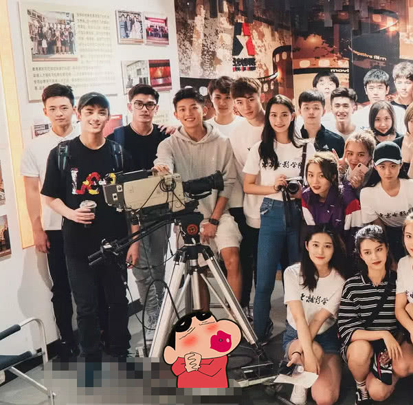 谁知道"打脸"来得这么快,在吴磊舍友照片曝光的时候,才发现原来室友个