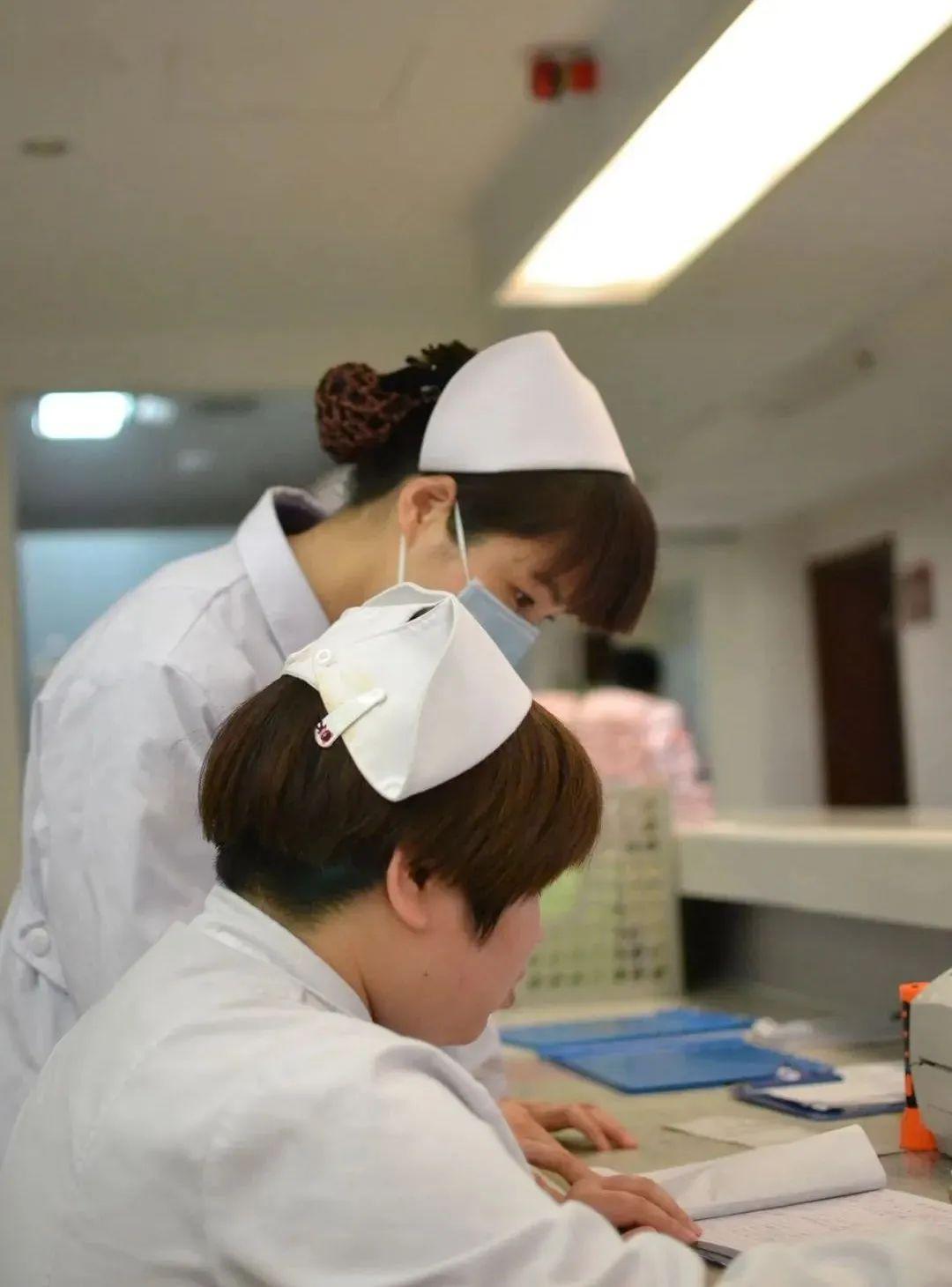 国际护士节将至,市卫健委领导慰问我院一线护理工作者_谢道溥