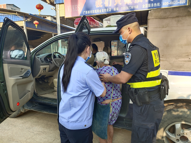 广西金龙边境派出所救助迷路老人暖心民警守护回家路