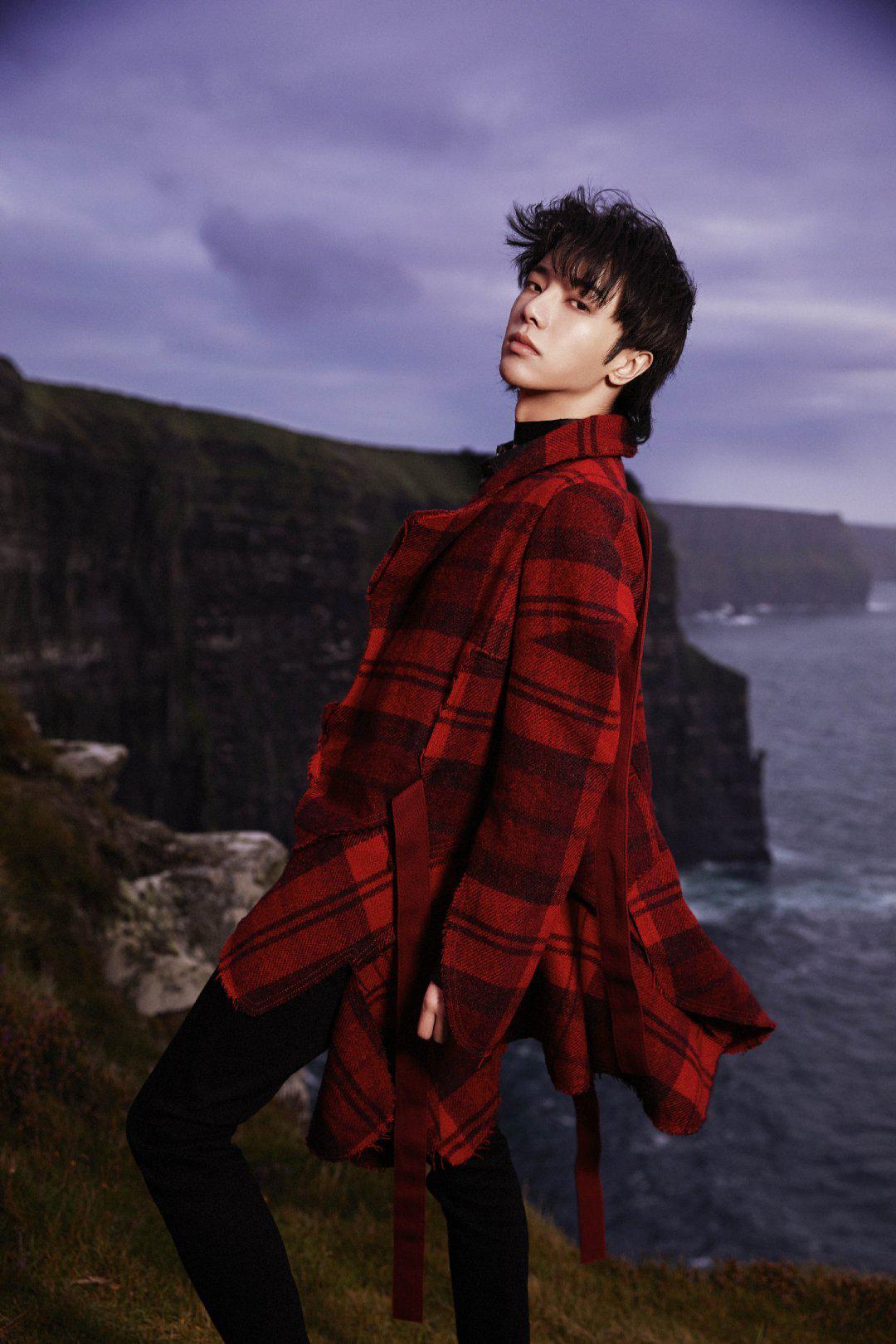 华晨宇实体专辑新图释出 完美展现「新世界我主宰」的气势