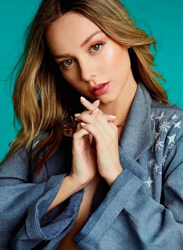 超性感西班牙辣妹ester图鉴美颜长腿的00后演技派