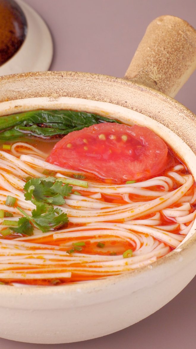 番茄辣酱酸汤面名门泽佳精神小伙早餐必备酸辣开胃